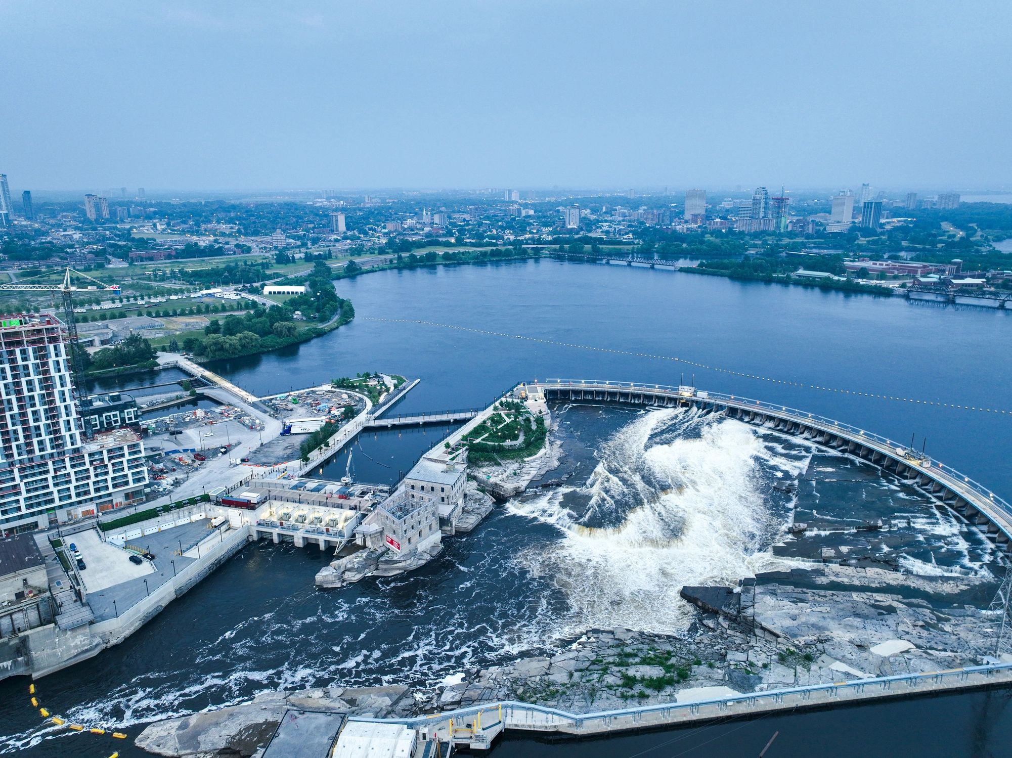 Chaudière Falls Viewing Area on Ottawa River，Canada